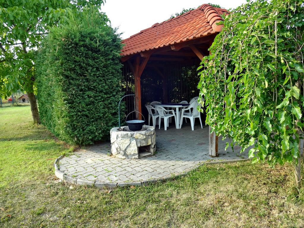 Albizia Apartments Balatonfured Luaran gambar